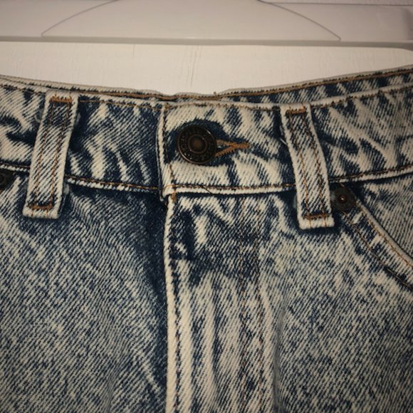 Levis Vintage Highwaisted Jean Shorts - Picture 5 of 5